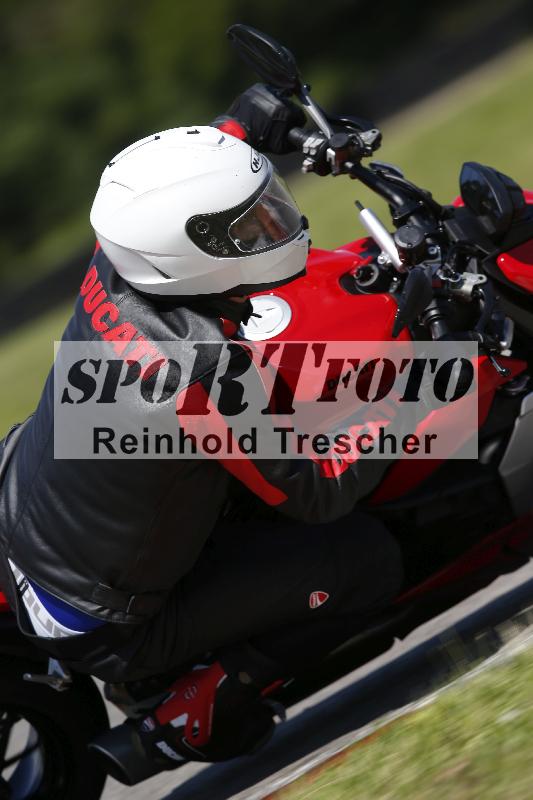 /Archiv-2024/29 12.06.2024 MOTO.CH Track Day ADR/Gruppe gelb/backside